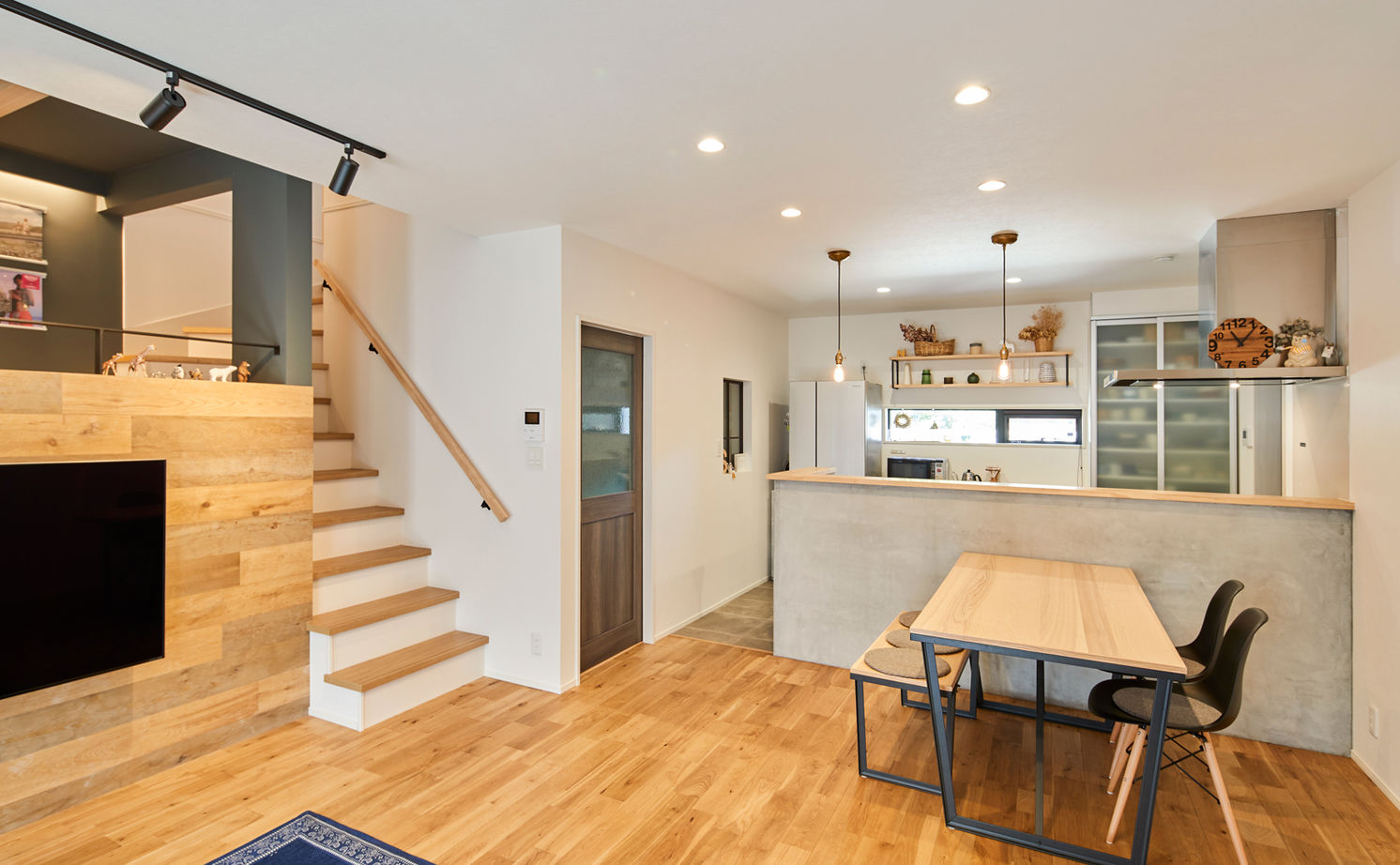 HOLIDAYS（ホリデイズ） 【愛知/1500万円台/3LDK/30坪/間取り図】屋上は花火大会の特等席。スキップフロアのあるラスティックな家の建築実例画像10