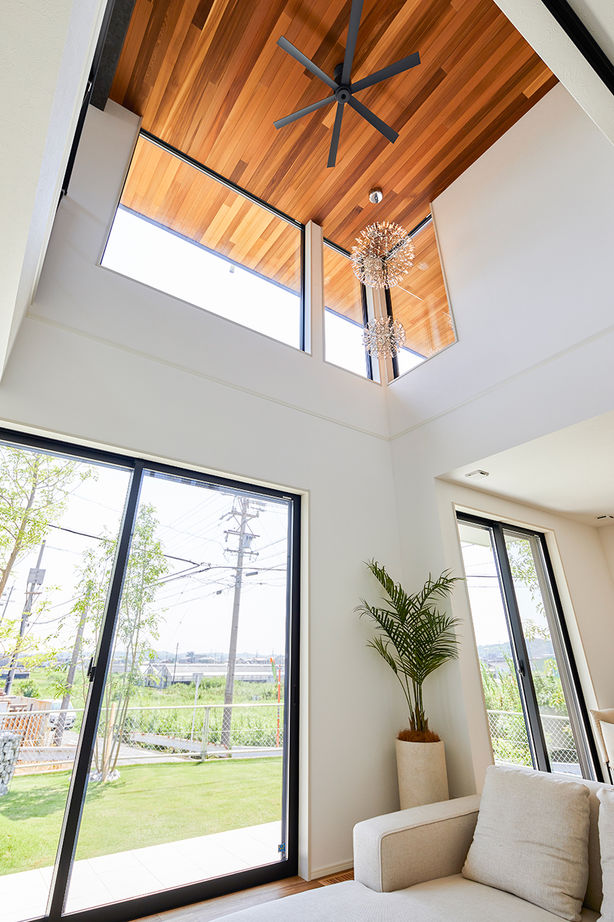 HOLIDAYS（ホリデイズ） 【吹き抜け×ダウンフロアリビング/間取り図】「土地＋建物」で叶えた陽光が調和するリゾートテイストの家の建築実例画像5