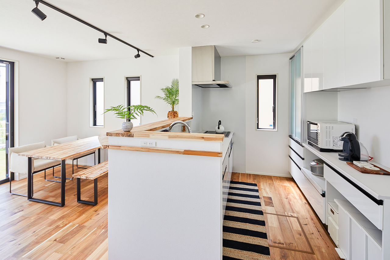 HOLIDAYS（ホリデイズ） 【吹き抜け×ダウンフロアリビング/間取り図】「土地＋建物」で叶えた陽光が調和するリゾートテイストの家の建築実例画像7