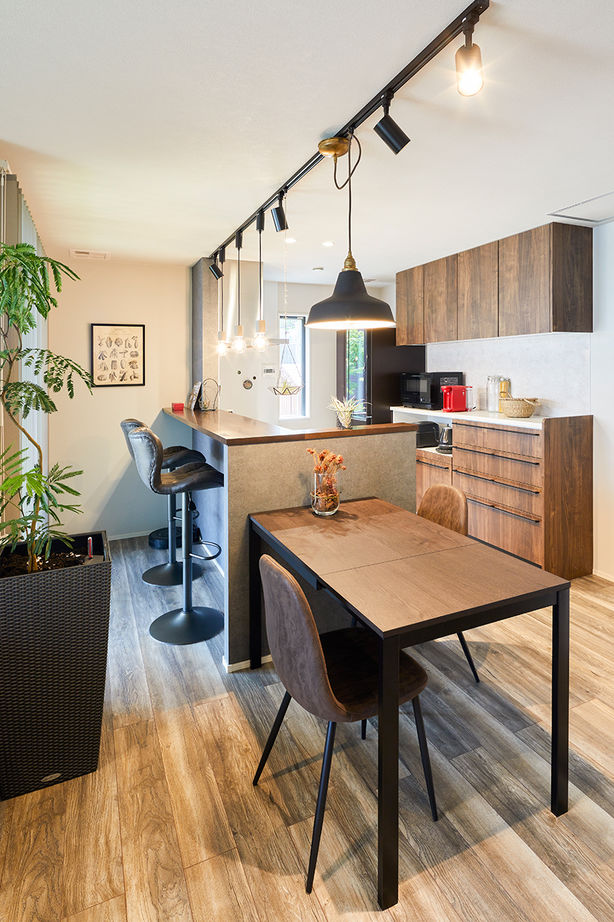 HOLIDAYS（ホリデイズ） 【2000万円/30坪台/全館空調/間取り図】年中快適な住宅性能と楽器演奏や映画鑑賞を愉しむ大人かっこいい家の建築実例画像4