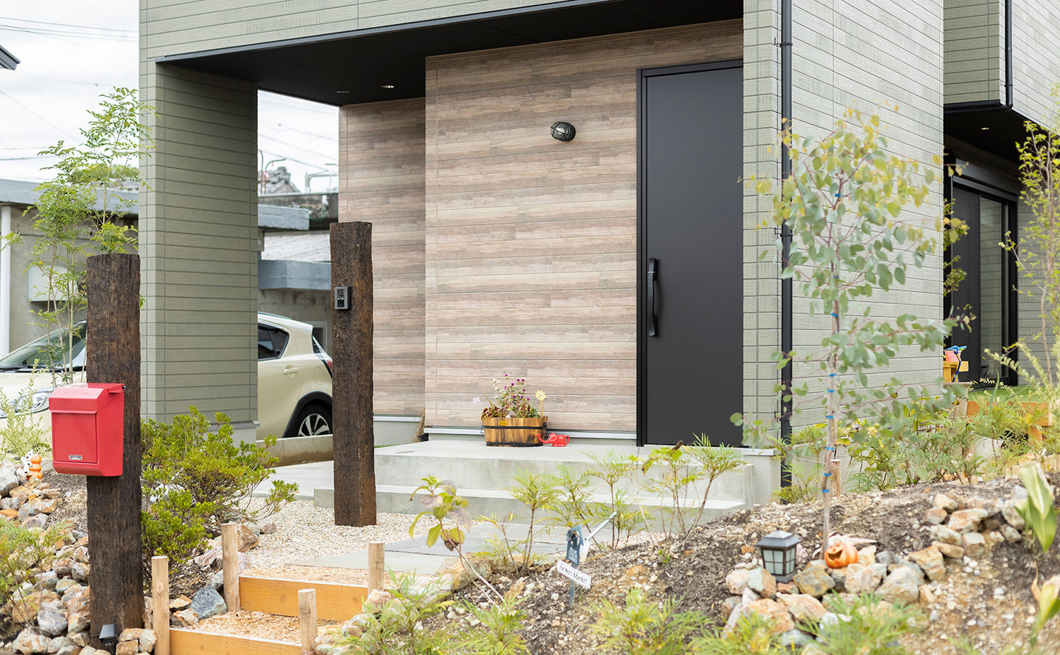 HOLIDAYS（ホリデイズ） 【愛知/1000万円台/3LDK/間取り図】「土地＋自由設計」で実現した、太陽の光と庭の緑に囲まれて暮らす家の建築実例画像4