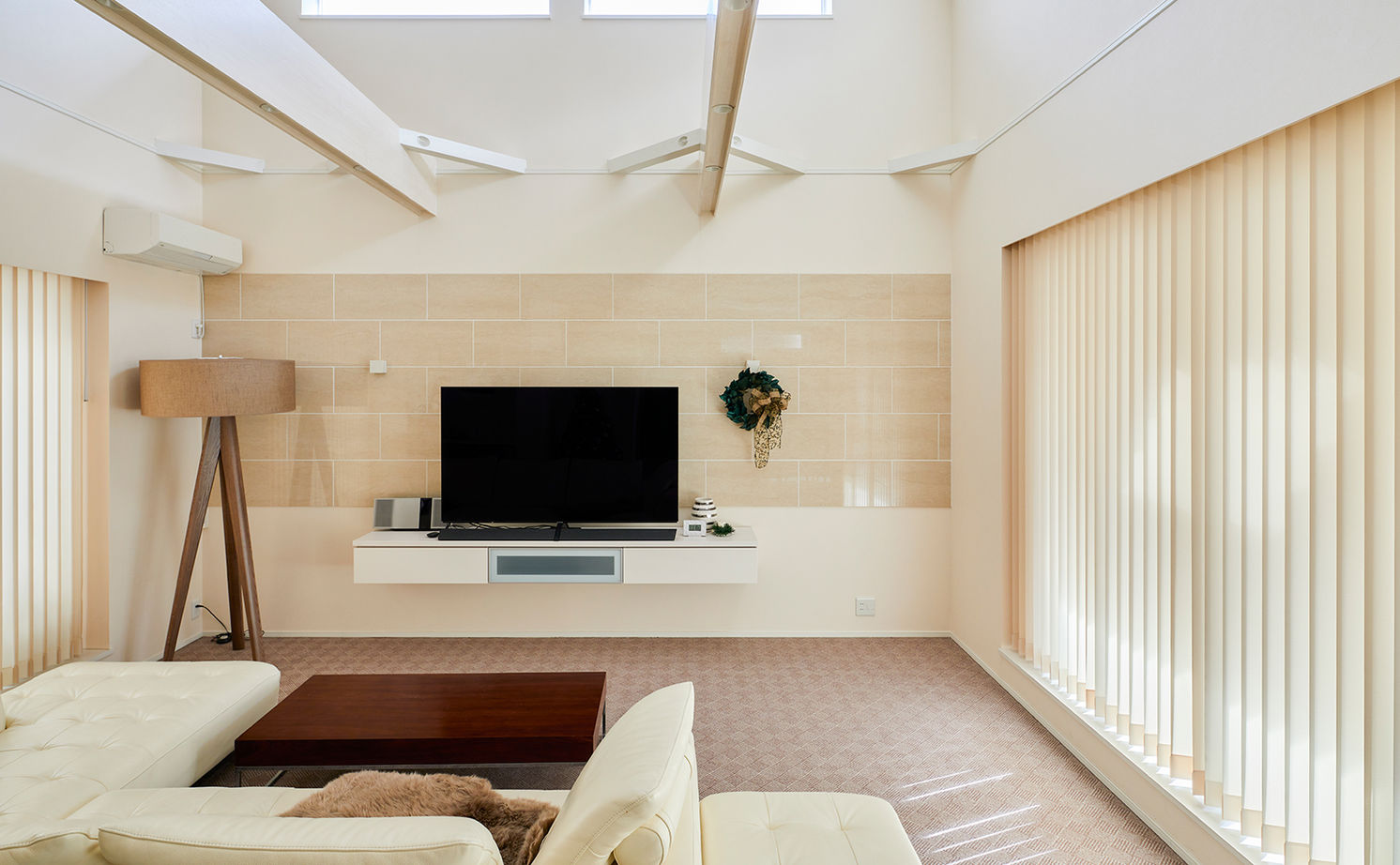 HOLIDAYS（ホリデイズ） 【愛知/ビルトインガレージ・2台可/間取り図】まるで３階建て！蔵収納の要望から発展させた中二階のある家の建築実例画像7