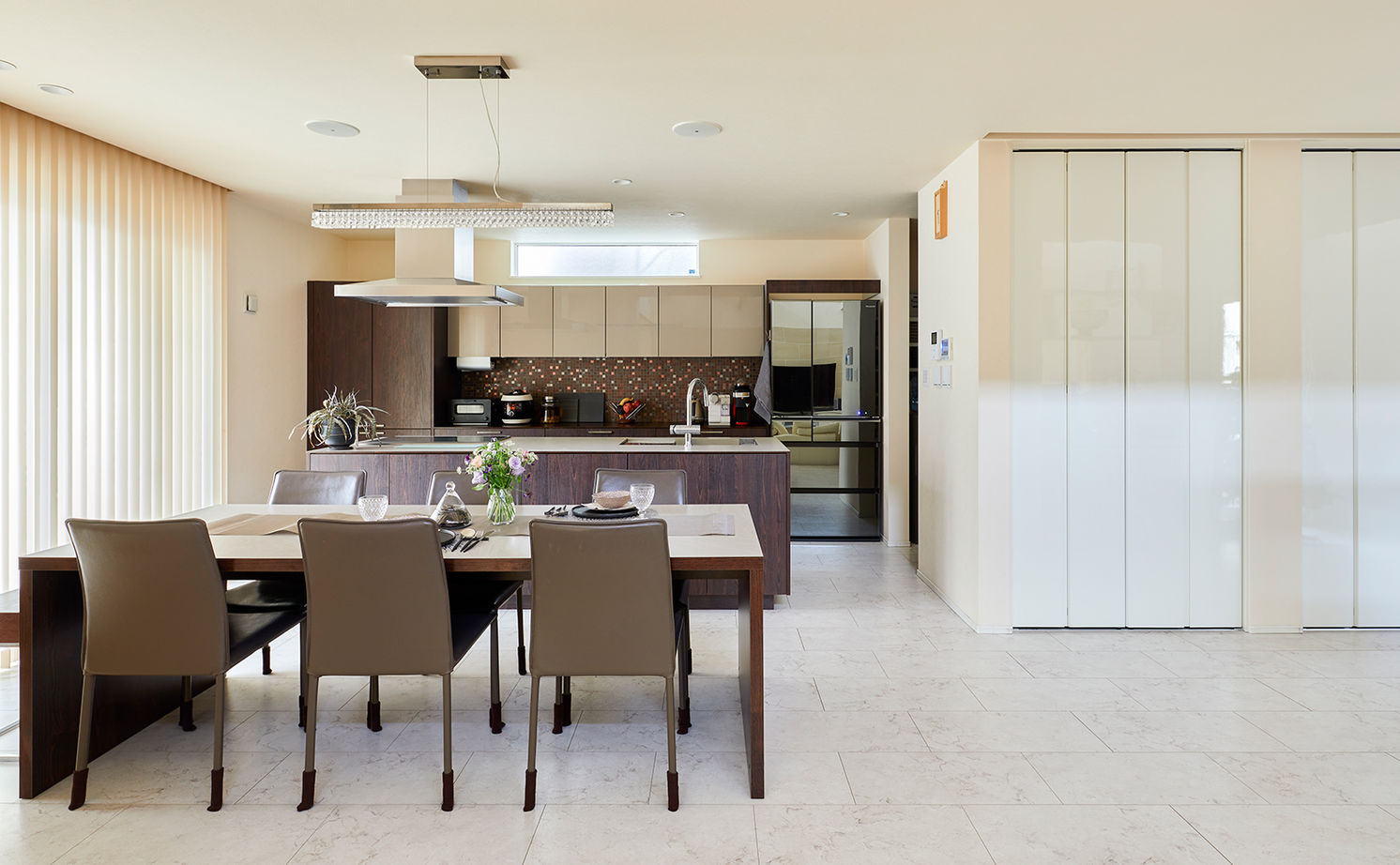 HOLIDAYS（ホリデイズ） 【愛知/ビルトインガレージ・2台可/間取り図】まるで３階建て！蔵収納の要望から発展させた中二階のある家の建築実例画像8