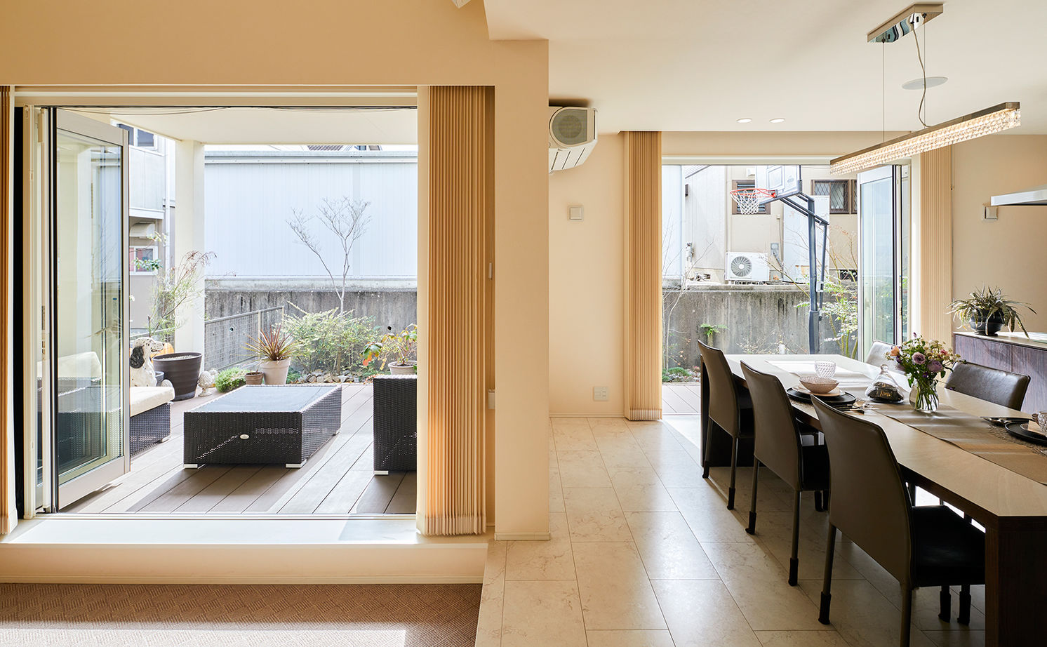 HOLIDAYS（ホリデイズ） 【愛知/ビルトインガレージ・2台可/間取り図】まるで３階建て！蔵収納の要望から発展させた中二階のある家の建築実例画像9