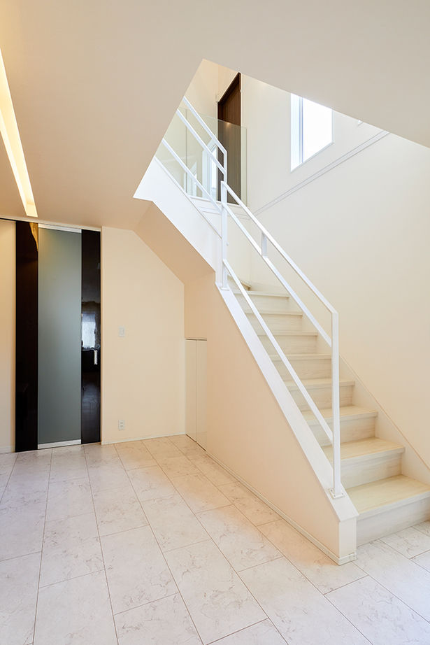 HOLIDAYS（ホリデイズ） 【愛知/ビルトインガレージ・2台可/間取り図】まるで３階建て！蔵収納の要望から発展させた中二階のある家の建築実例画像15