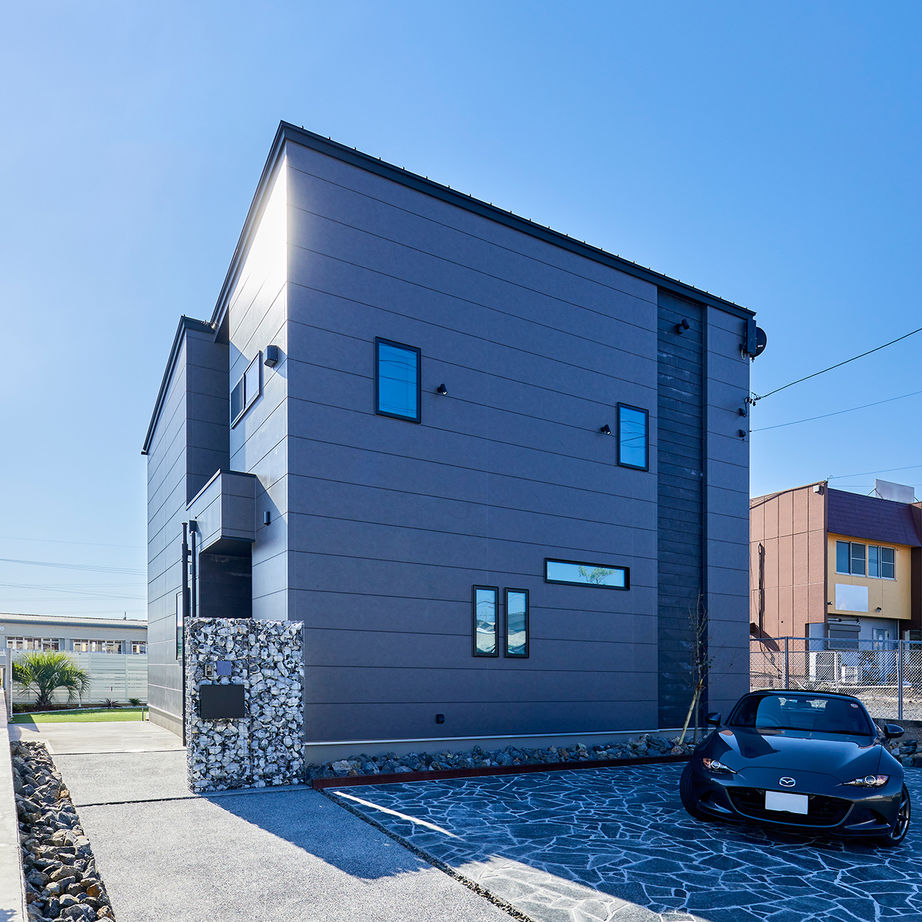 HOLIDAYS（ホリデイズ）  【1000万円台/30坪台/間取り図】土地から依頼。レッドシダーで天井を仕上げた、大きな吹き抜けのある家 の建築実例画像2