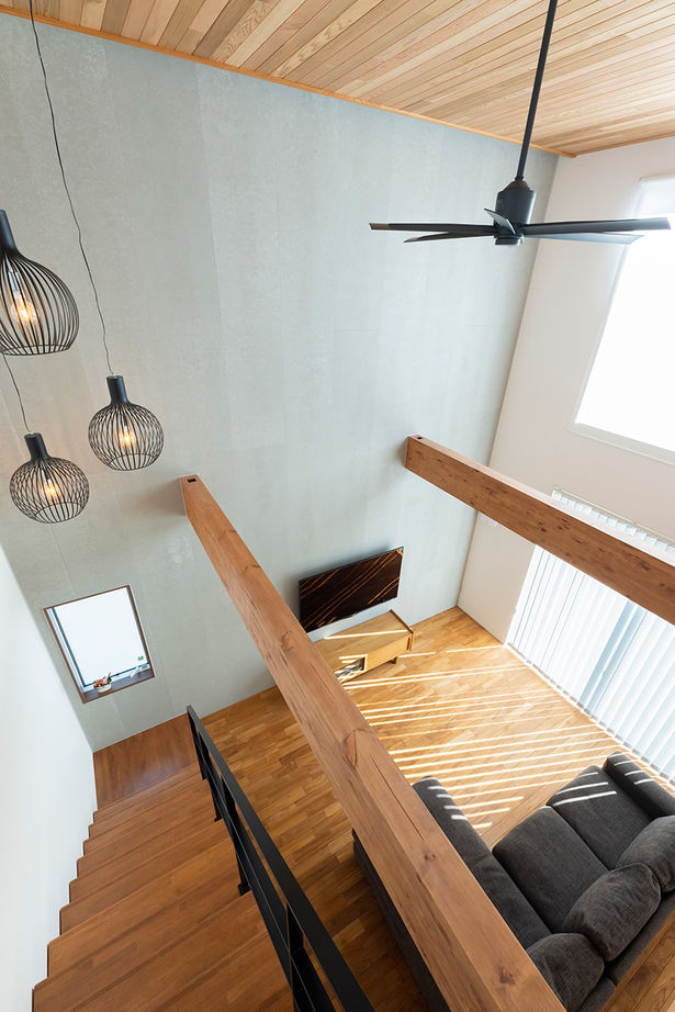 HOLIDAYS（ホリデイズ）  【1000万円台/30坪台/間取り図】土地から依頼。レッドシダーで天井を仕上げた、大きな吹き抜けのある家 の建築実例画像4