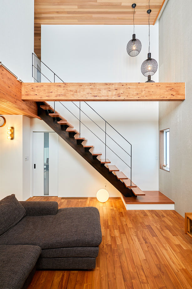 HOLIDAYS（ホリデイズ）  【1000万円台/30坪台/間取り図】土地から依頼。レッドシダーで天井を仕上げた、大きな吹き抜けのある家 の建築実例画像5