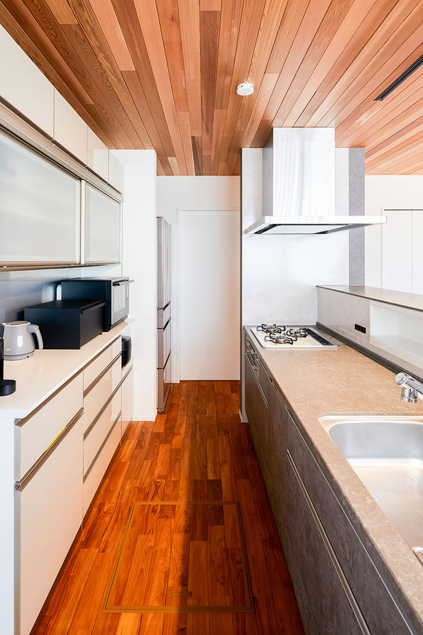 HOLIDAYS（ホリデイズ）  【1000万円台/30坪台/間取り図】土地から依頼。レッドシダーで天井を仕上げた、大きな吹き抜けのある家 の建築実例画像7