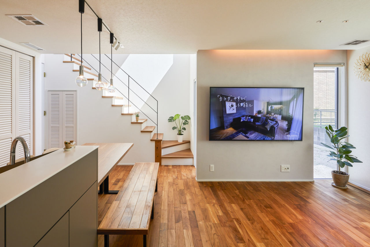 HOLIDAYS（ホリデイズ） 【豊田市×全館空調×吹き抜け】ガレージ倉庫、ルーフバルコニーで趣味を愉しむ家 の建築実例画像1