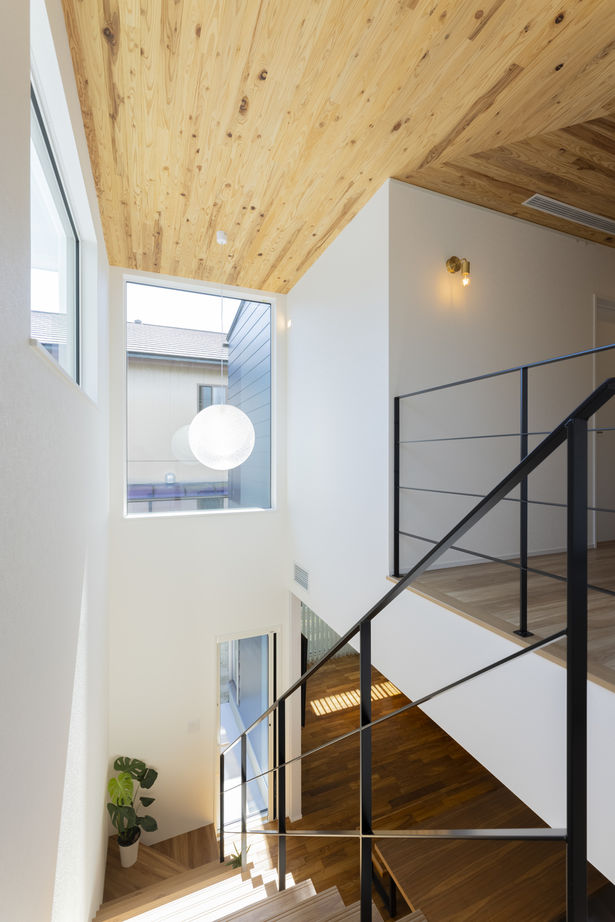 HOLIDAYS（ホリデイズ） 【豊田市×全館空調×吹き抜け】ガレージ倉庫、ルーフバルコニーで趣味を愉しむ家 の建築実例画像4