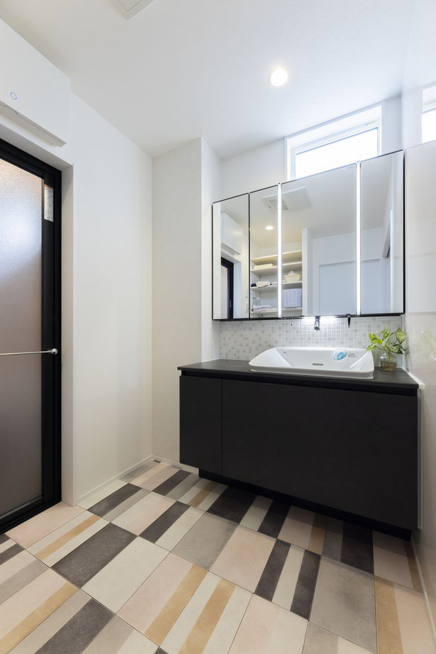 HOLIDAYS（ホリデイズ） 【豊田市×全館空調×吹き抜け】ガレージ倉庫、ルーフバルコニーで趣味を愉しむ家 の建築実例画像5