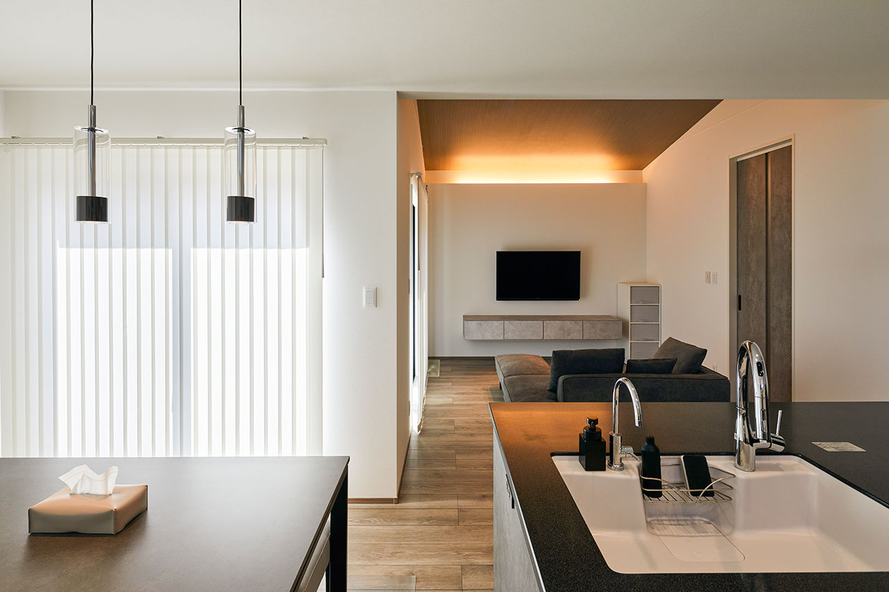 HOLIDAYS（ホリデイズ） 【2000万円台/趣味室】20代の夫婦が「土地＋建物」で依頼して建てた「シンプルな暮らしを愉しむ家」の建築実例画像1