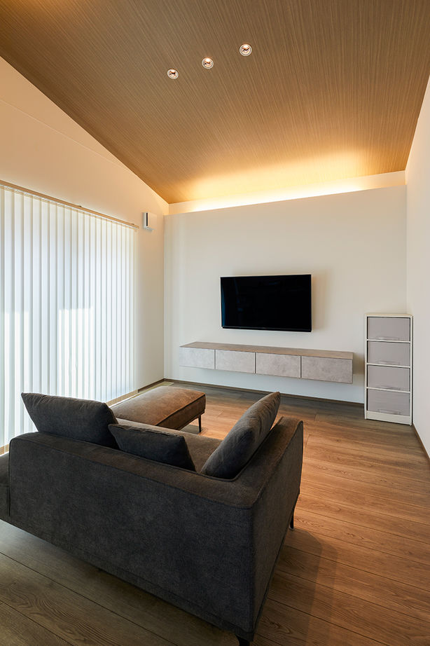 HOLIDAYS（ホリデイズ） 【2000万円台/趣味室】20代の夫婦が「土地＋建物」で依頼して建てた「シンプルな暮らしを愉しむ家」の建築実例画像4