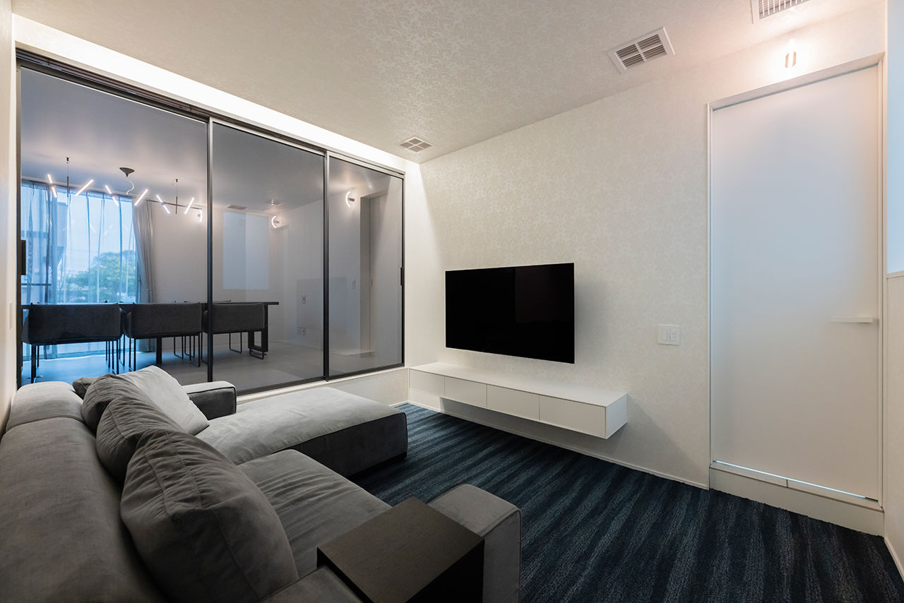 HOLIDAYS（ホリデイズ） 【豊田市/全館空調/ダウンフロアリビング/間取り図】モノトーンで仕上げた大人の暮らしを愉しむ家の建築実例画像2