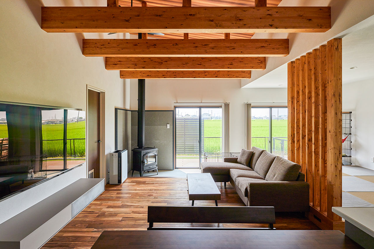HOLIDAYS（ホリデイズ） 【平屋×リビング土間×薪ストーブ×ペット】田園風景を借景に心豊かに暮らす平屋ライフの建築実例画像2