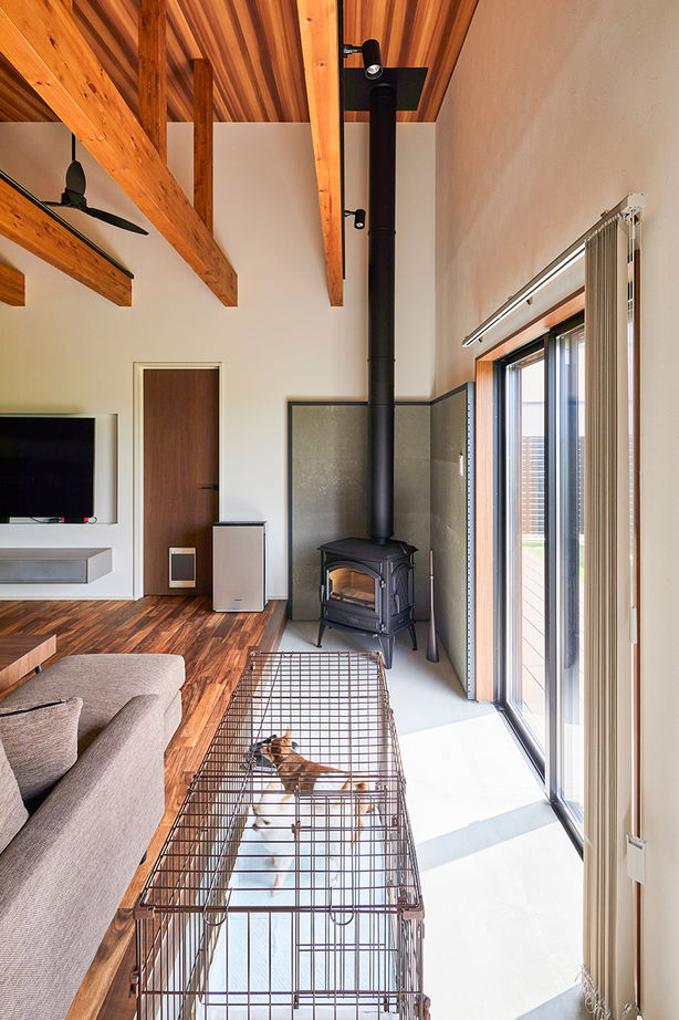 HOLIDAYS（ホリデイズ） 【平屋×リビング土間×薪ストーブ×ペット】田園風景を借景に心豊かに暮らす平屋ライフの建築実例画像4