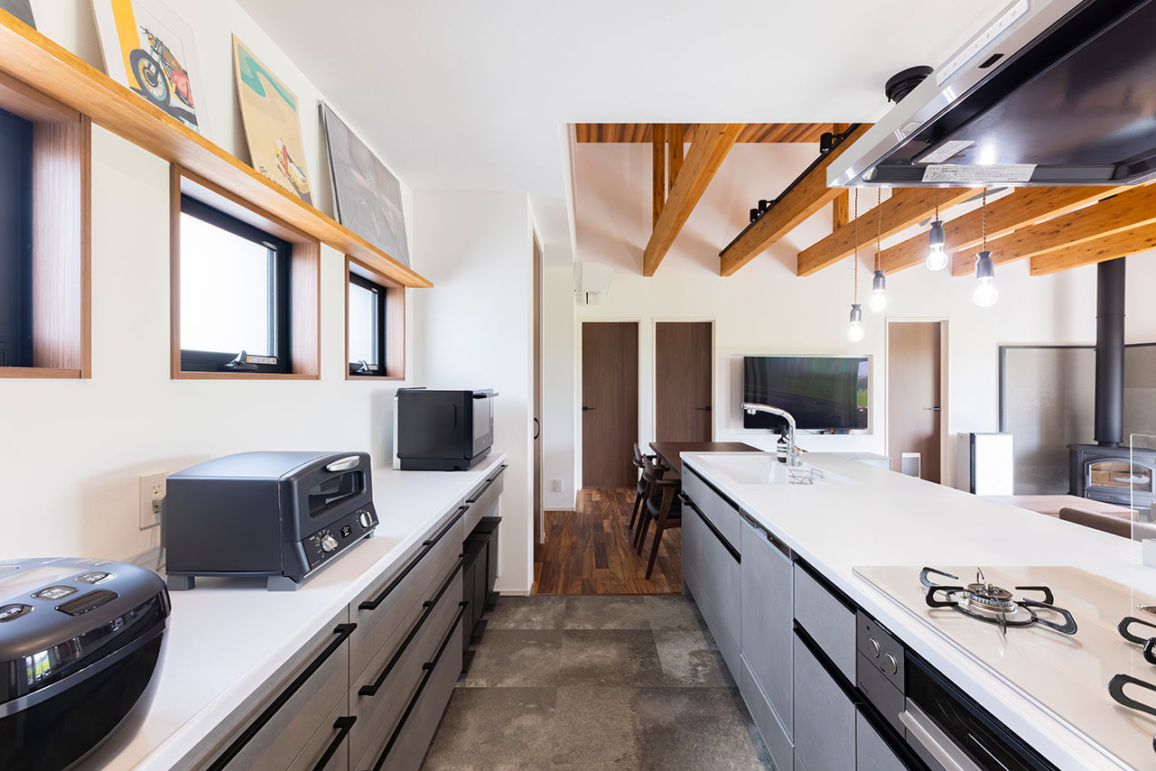 HOLIDAYS（ホリデイズ） 【平屋×リビング土間×薪ストーブ×ペット】田園風景を借景に心豊かに暮らす平屋ライフの建築実例画像7