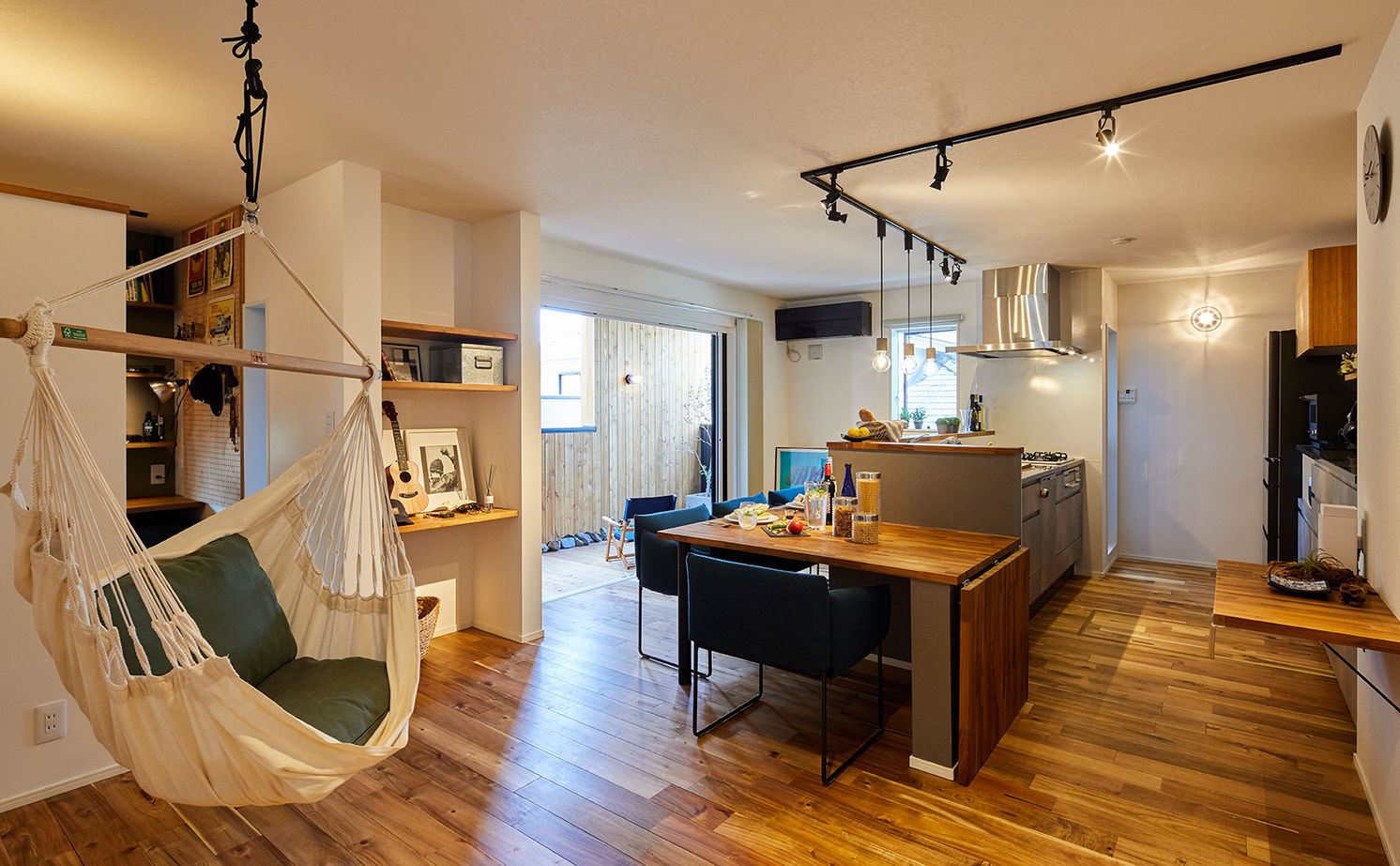 HOLIDAYS（ホリデイズ）  【愛知/3階建て/二世帯/ビルトインガレージ/間取り図】４世代、６人家族がハイセンスに暮らす３階建て の建築実例画像3