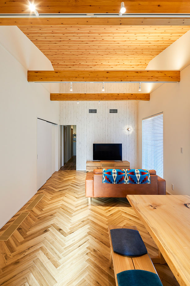 HOLIDAYS（ホリデイズ） 【平屋/全館空調/間取り図】ずっと快適で安全に。20代で建てた平屋は、趣味を満喫するサーファーズスタイルの建築実例画像5