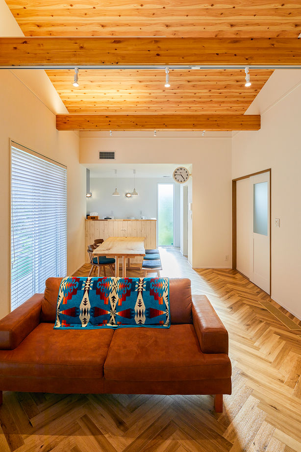 HOLIDAYS（ホリデイズ） 【平屋/全館空調/間取り図】ずっと快適で安全に。20代で建てた平屋は、趣味を満喫するサーファーズスタイルの建築実例画像6