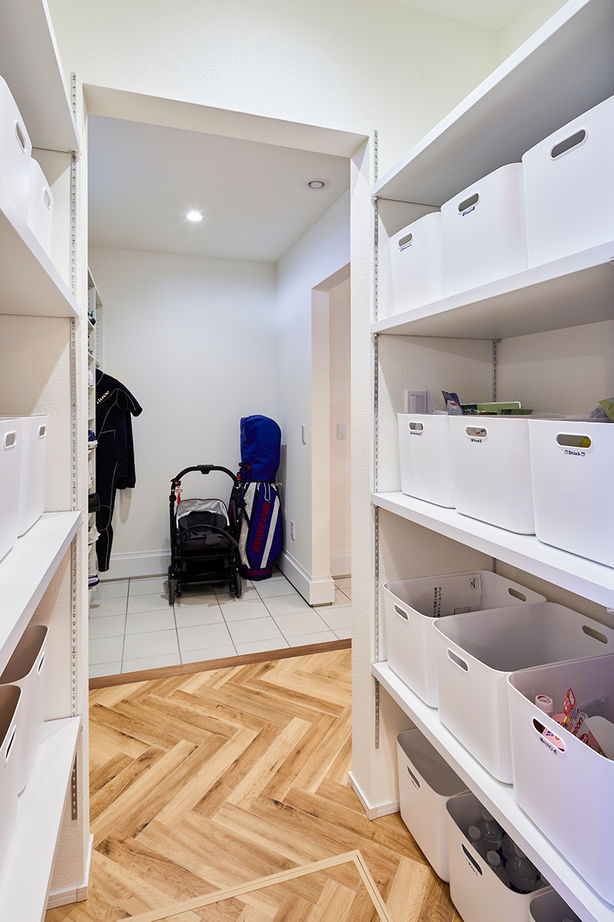 HOLIDAYS（ホリデイズ） 【平屋/全館空調/間取り図】ずっと快適で安全に。20代で建てた平屋は、趣味を満喫するサーファーズスタイルの建築実例画像8