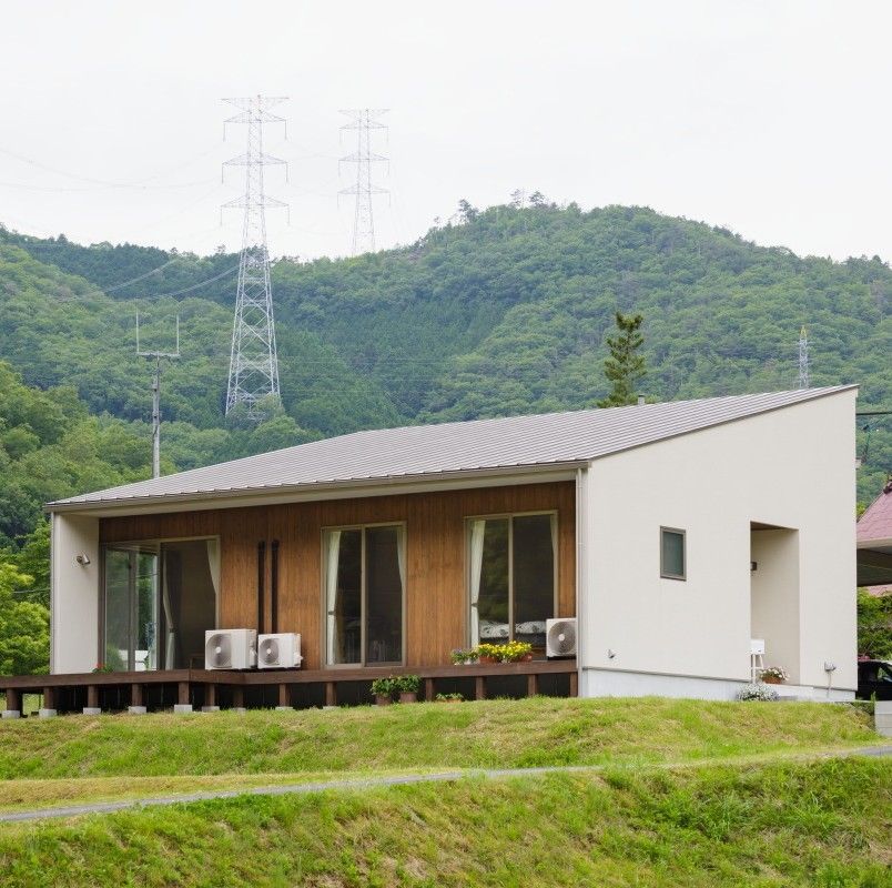 イチマルホーム 【平屋】豊かな自然の中に建つスタイリッシュなガレージ付きの家／岡山の建築実例画像4