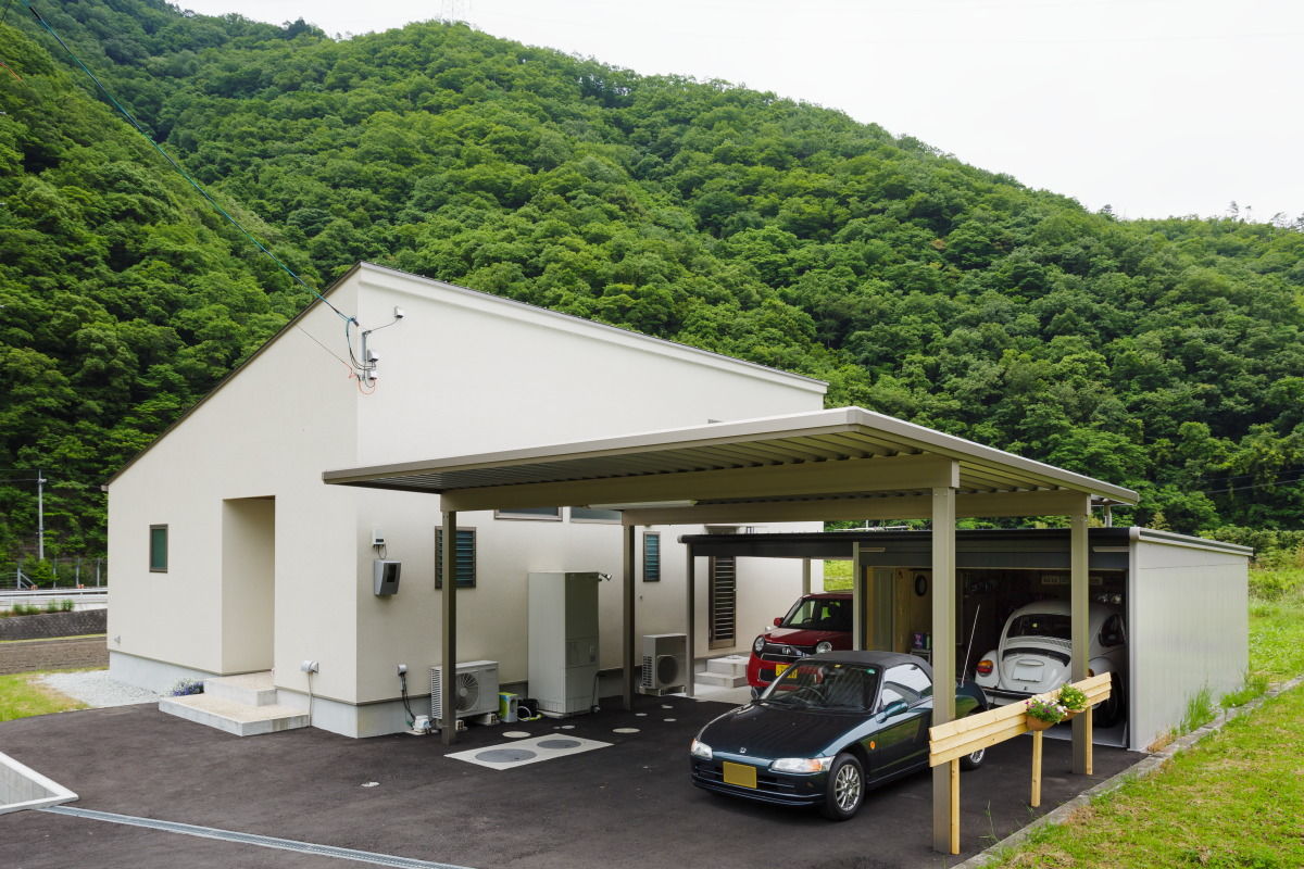 イチマルホーム 【平屋】豊かな自然の中に建つスタイリッシュなガレージ付きの家／岡山の建築実例画像6