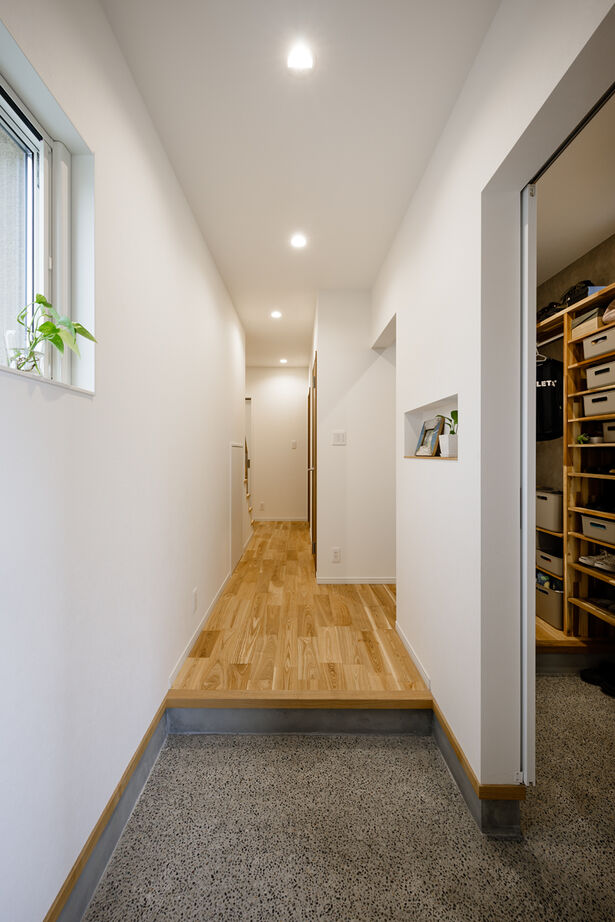 イチマルホーム 【36.5坪／間取り図有】こだわり造作家具と収納力のある和モダンの家の建築実例画像3