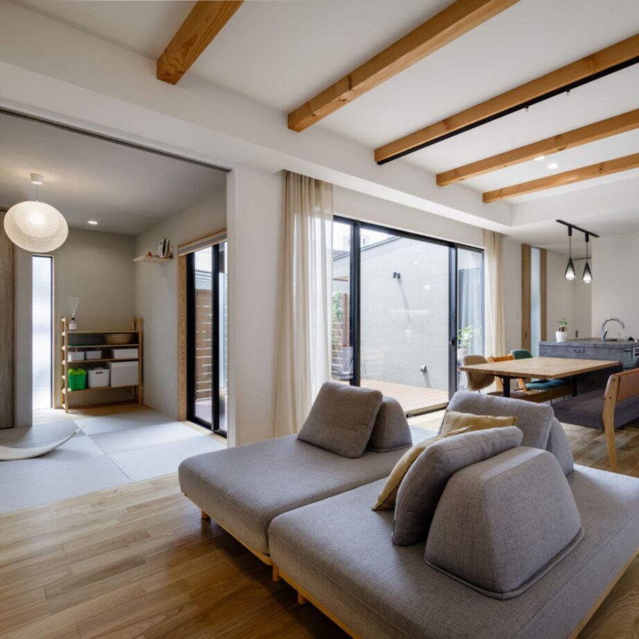 イチマルホーム 【2000万円台】光と風に溢れた中庭を囲むコの字型の家の建築実例画像3