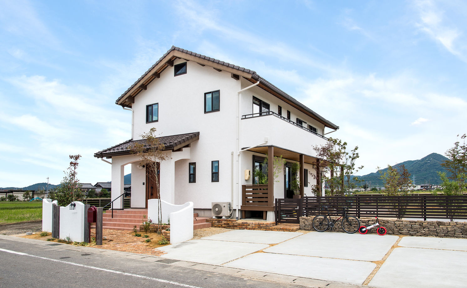 大喜工務店 【滋賀県/2000万円台/間取り有】天井まで7ｍもの大空間リビングで子どもの感性が育つ、木のおしゃれな家の建築実例画像3