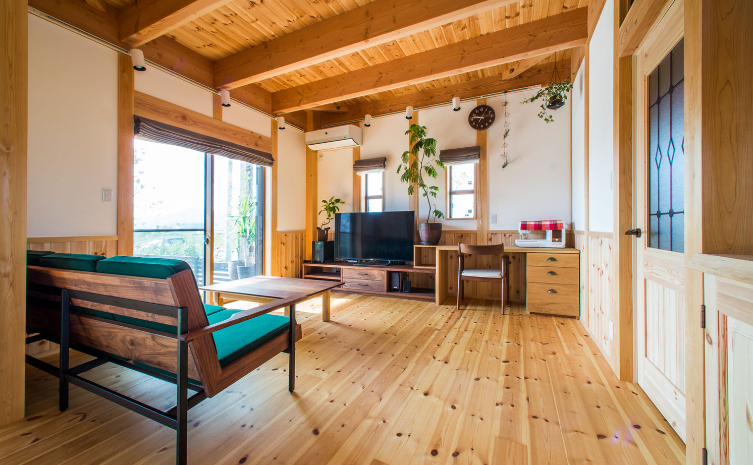 大喜工務店 【滋賀県/2000万円台/間取り有】天井まで7ｍもの大空間リビングで子どもの感性が育つ、木のおしゃれな家の建築実例画像6