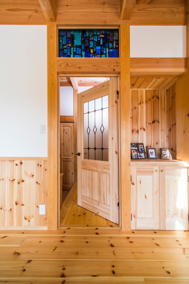 大喜工務店 【滋賀県/2000万円台/間取り有】天井まで7ｍもの大空間リビングで子どもの感性が育つ、木のおしゃれな家の建築実例画像9