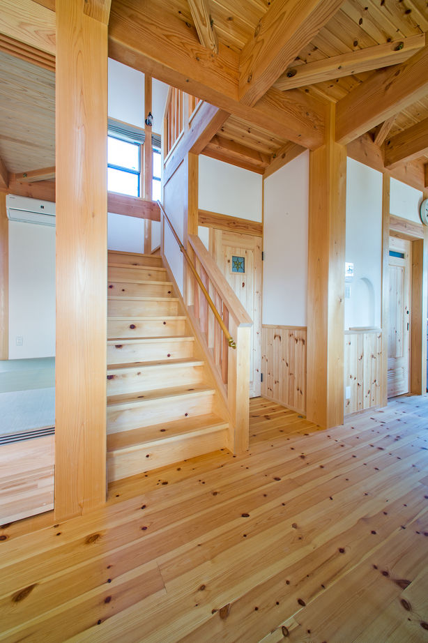 大喜工務店 【滋賀県/2000万円台/間取り有】天井まで7ｍもの大空間リビングで子どもの感性が育つ、木のおしゃれな家の建築実例画像16