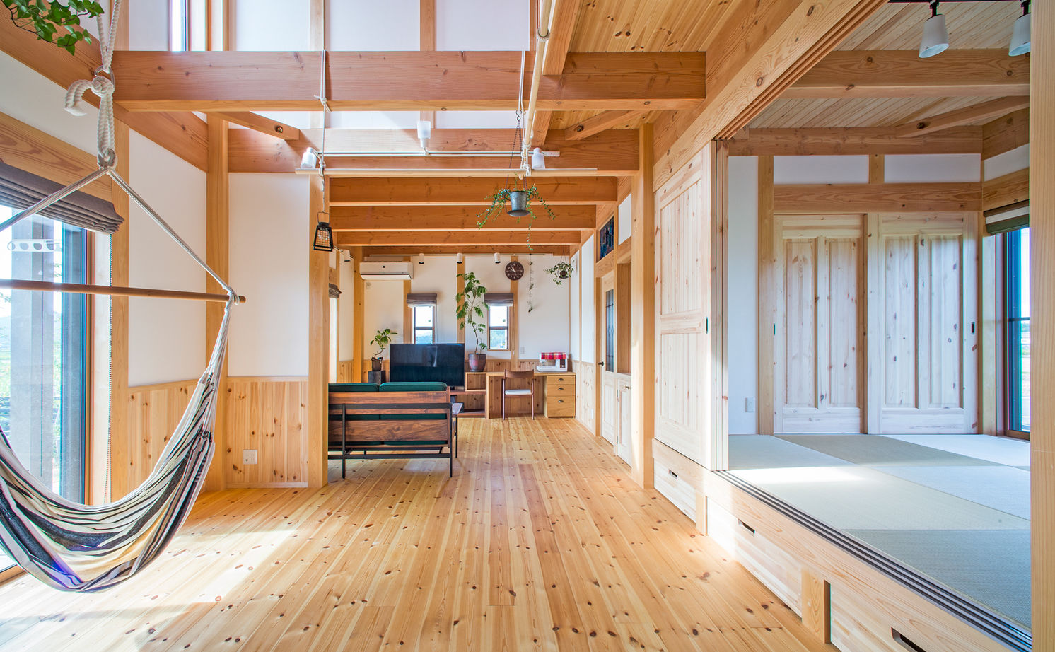 大喜工務店 【滋賀県/2000万円台/間取り有】天井まで7ｍもの大空間リビングで子どもの感性が育つ、木のおしゃれな家の建築実例画像17