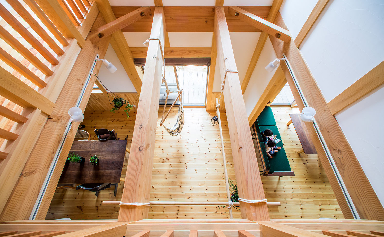 大喜工務店 【滋賀県/2000万円台/間取り有】天井まで7ｍもの大空間リビングで子どもの感性が育つ、木のおしゃれな家の建築実例画像18