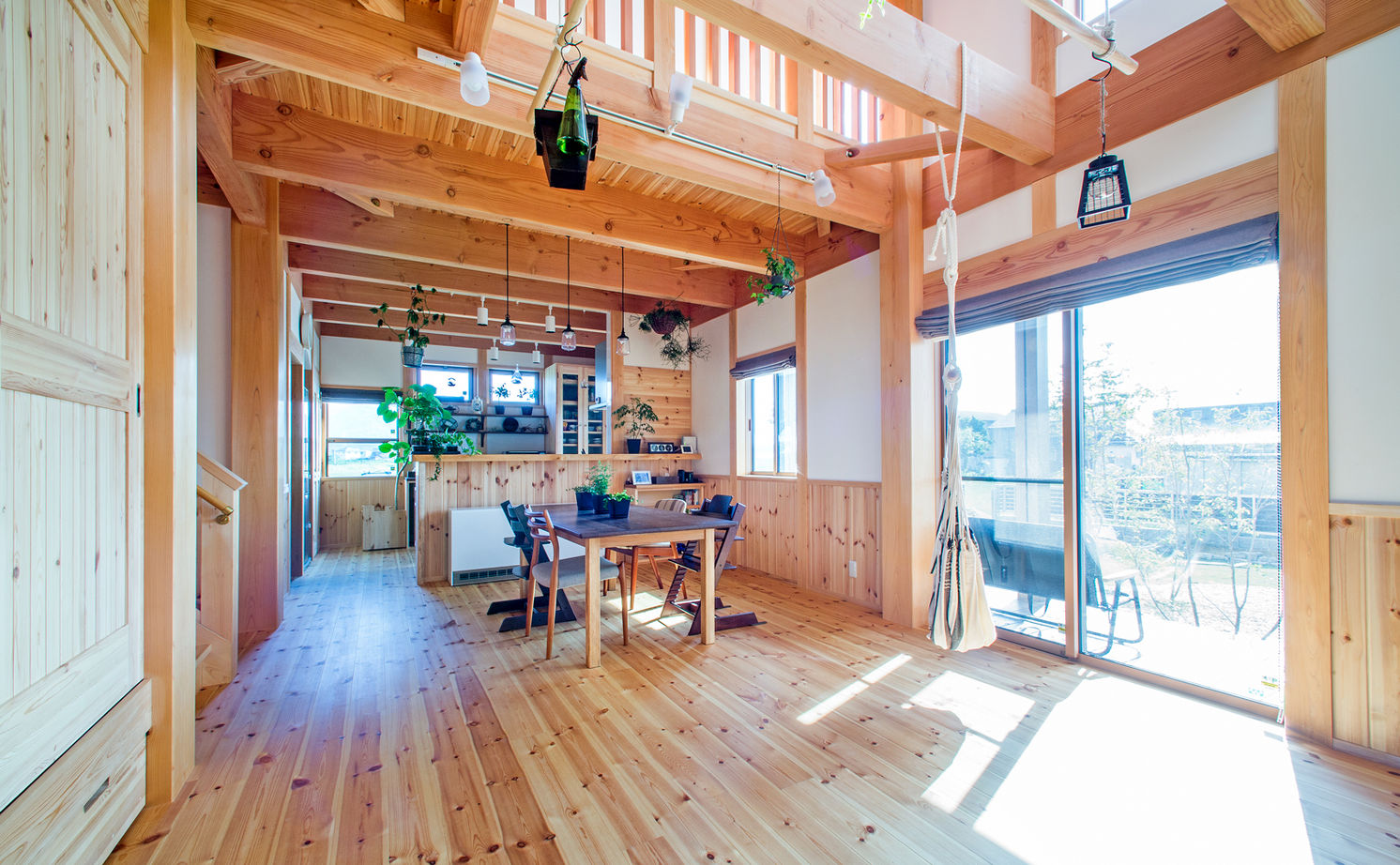 大喜工務店 【滋賀県/2000万円台/間取り有】天井まで7ｍもの大空間リビングで子どもの感性が育つ、木のおしゃれな家の建築実例画像19