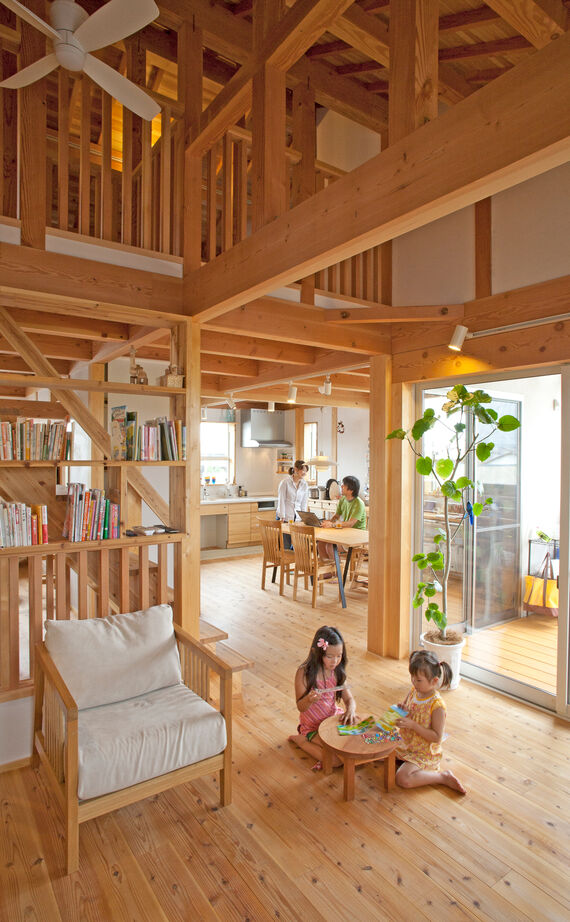 大喜工務店 【滋賀県/2000万円台/間取り図有】注文住宅で叶えた、自然光たっぷりの8寸角の大黒柱が天井まで伸びる家の建築実例画像3