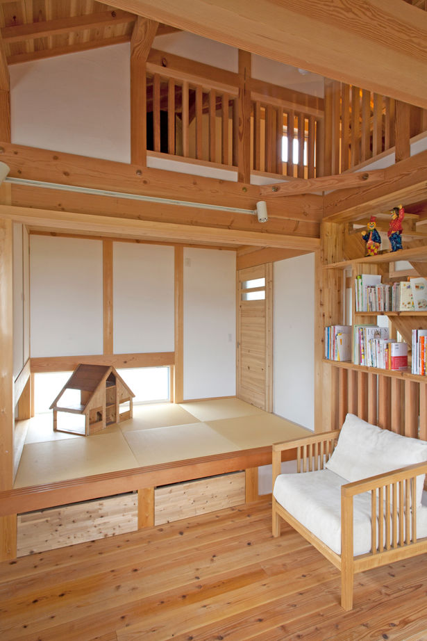 大喜工務店 【滋賀県/2000万円台/間取り図有】注文住宅で叶えた、自然光たっぷりの8寸角の大黒柱が天井まで伸びる家の建築実例画像4