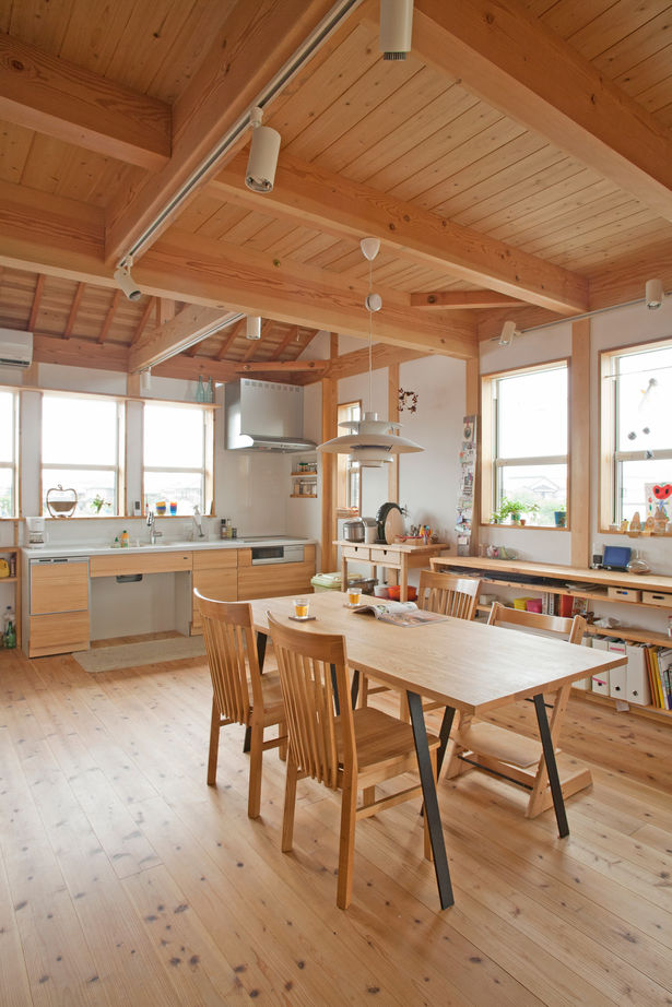 大喜工務店 【滋賀県/2000万円台/間取り図有】注文住宅で叶えた、自然光たっぷりの8寸角の大黒柱が天井まで伸びる家の建築実例画像5