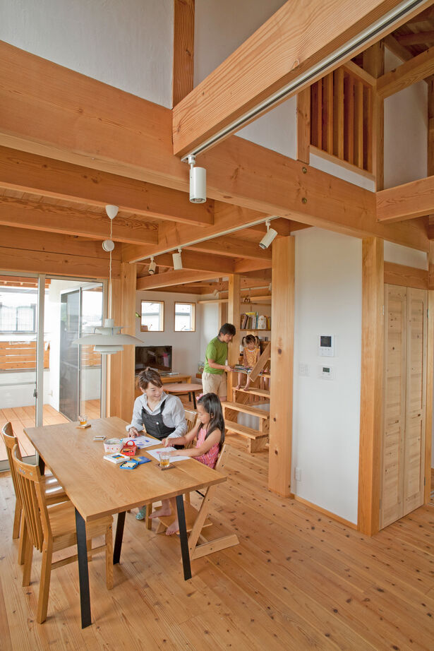 大喜工務店 【滋賀県/2000万円台/間取り図有】注文住宅で叶えた、自然光たっぷりの8寸角の大黒柱が天井まで伸びる家の建築実例画像6