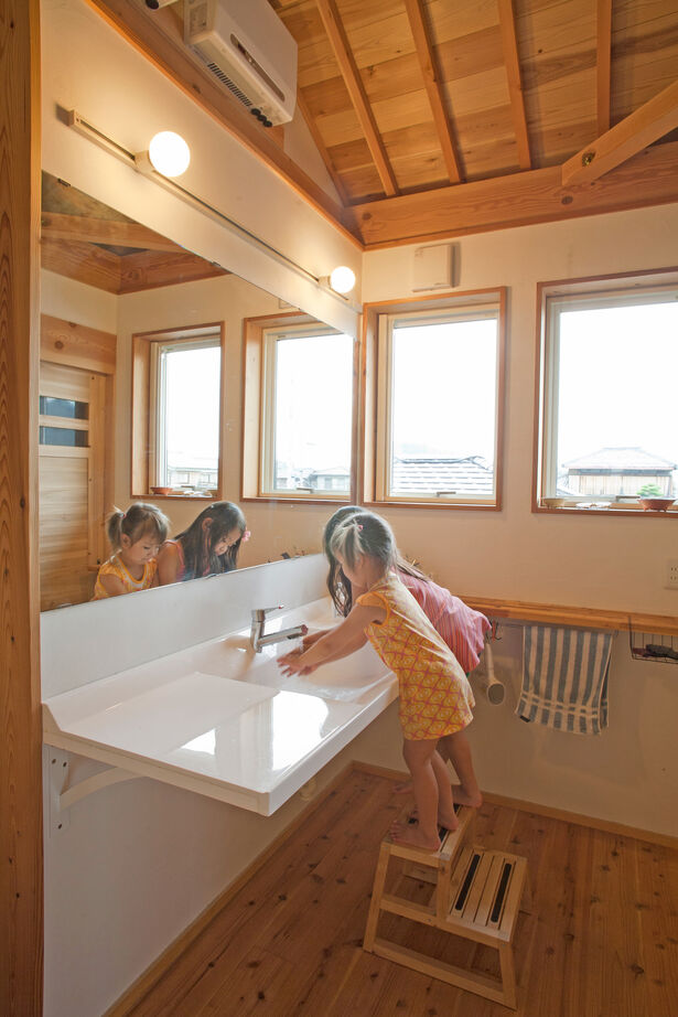 大喜工務店 【滋賀県/2000万円台/間取り図有】注文住宅で叶えた、自然光たっぷりの8寸角の大黒柱が天井まで伸びる家の建築実例画像7