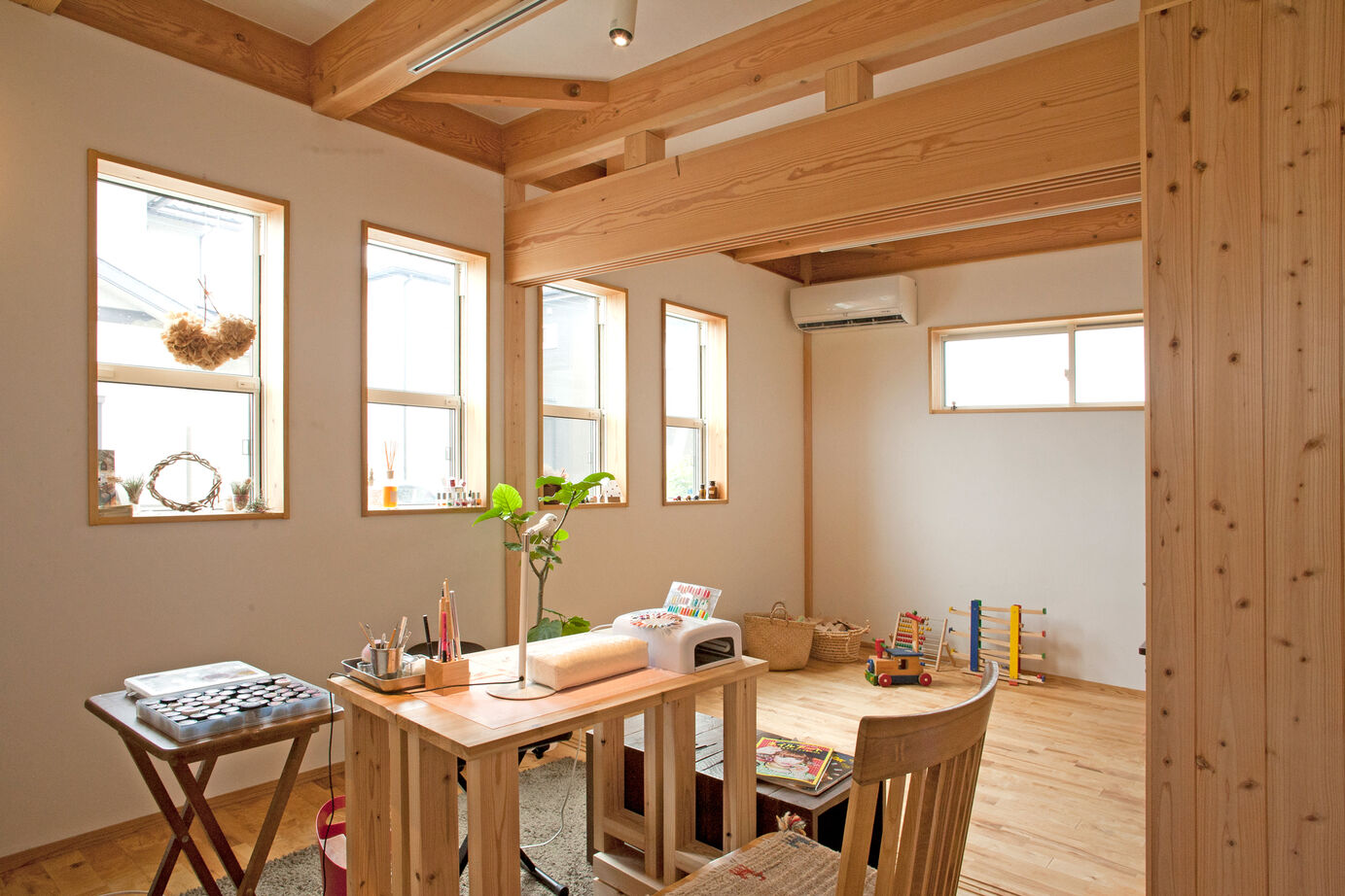 大喜工務店 【滋賀県/2000万円台/間取り図有】注文住宅で叶えた、自然光たっぷりの8寸角の大黒柱が天井まで伸びる家の建築実例画像8