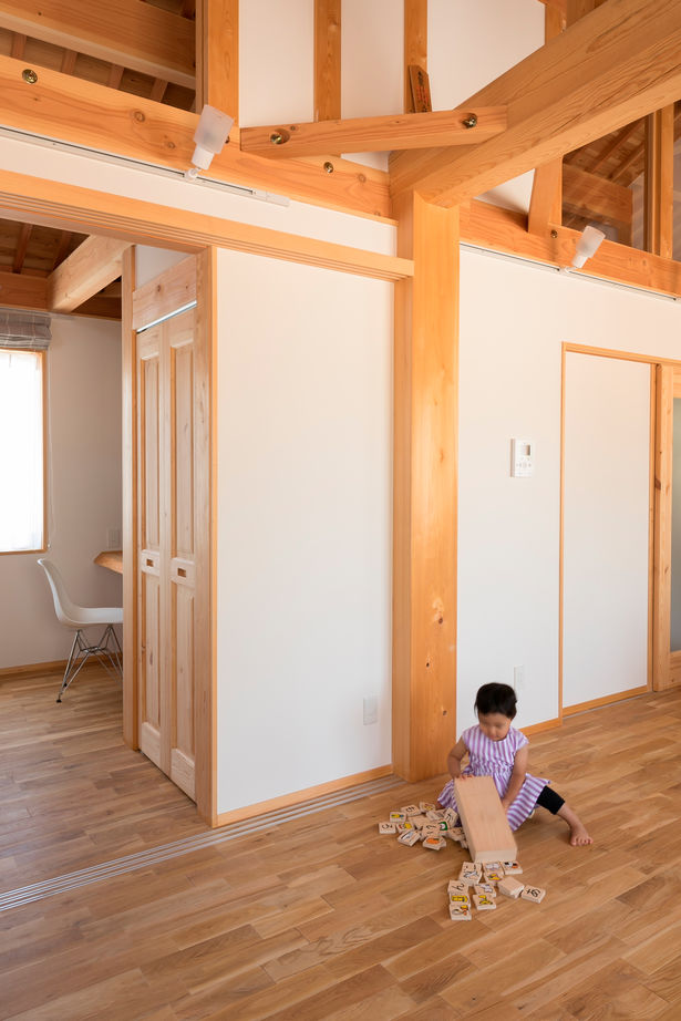 大喜工務店 【2000万円台/耐震/自然素材/間取り】建築のプロ夫婦が選んだのは長期自然乾燥した無垢材で建てる家の建築実例画像9