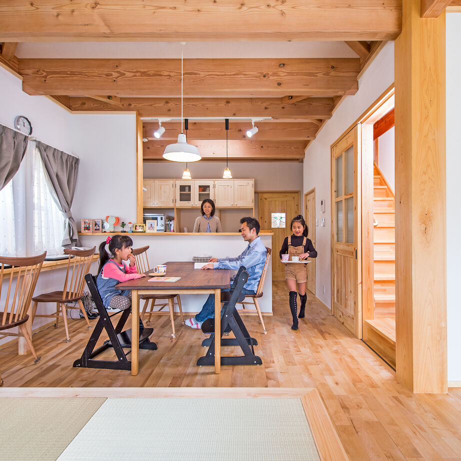 大喜工務店 【滋賀県/2000万円台/間取り】沢山の実例を見て決意！樹齢100年を超える無垢材の木の香りに癒される家の建築実例画像3