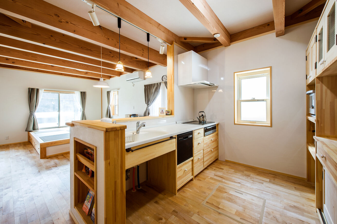 大喜工務店 【滋賀県/2000万円台/間取り】沢山の実例を見て決意！樹齢100年を超える無垢材の木の香りに癒される家の建築実例画像5