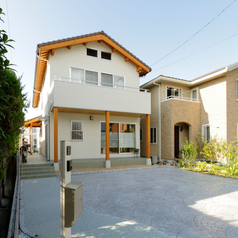 大喜工務店 【滋賀県／2000万円台／自然乾燥無垢材／造り付け本棚】住宅密集地の細長い敷地でも明るく伸びやかな家の建築実例画像8