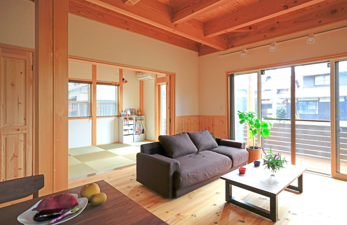 大喜工務店 【滋賀県／自然乾燥無垢材／造作書斎／間取り図あり】30畳超大空間をがっしり支える9寸角＋8寸角の大黒柱の建築実例画像5