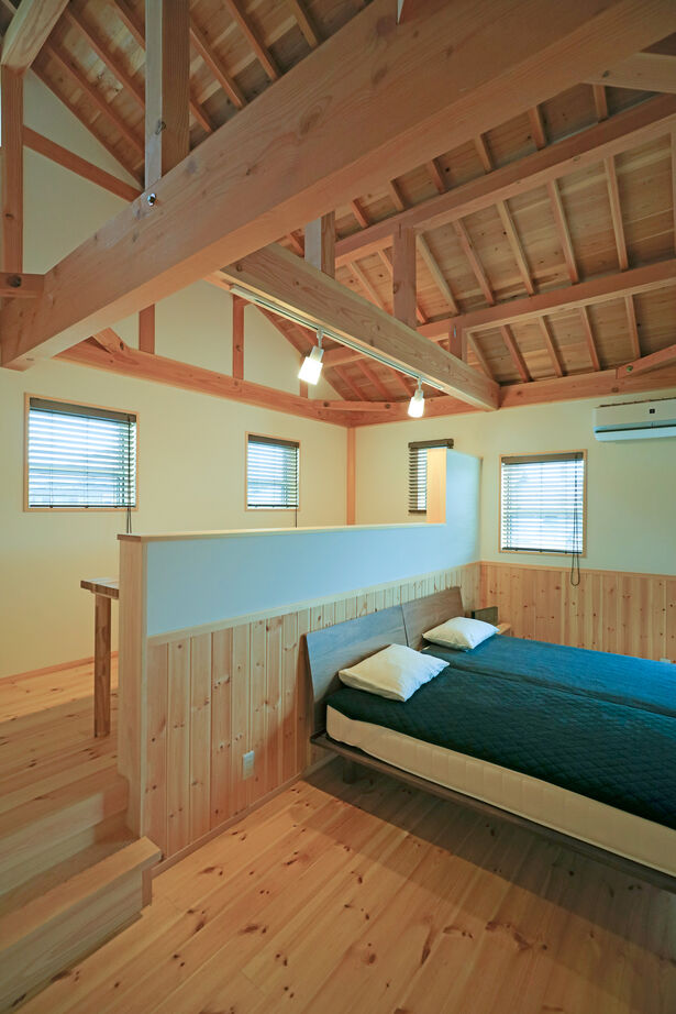 大喜工務店 【滋賀県／自然乾燥無垢材／造作書斎／間取り図あり】30畳超大空間をがっしり支える9寸角＋8寸角の大黒柱の建築実例画像7