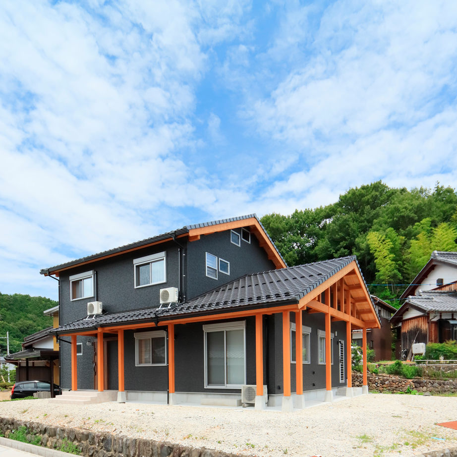 大喜工務店 【滋賀県／天井高６ｍ／自然乾燥無垢材／間取り図あり】平屋と2階建てを融合させた強くて暖かな住まいの建築実例画像2